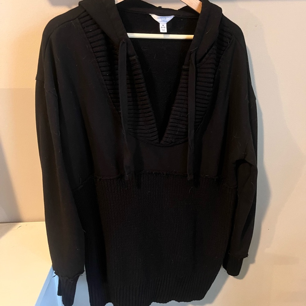 Black Hooded Sweater - the Viral Style